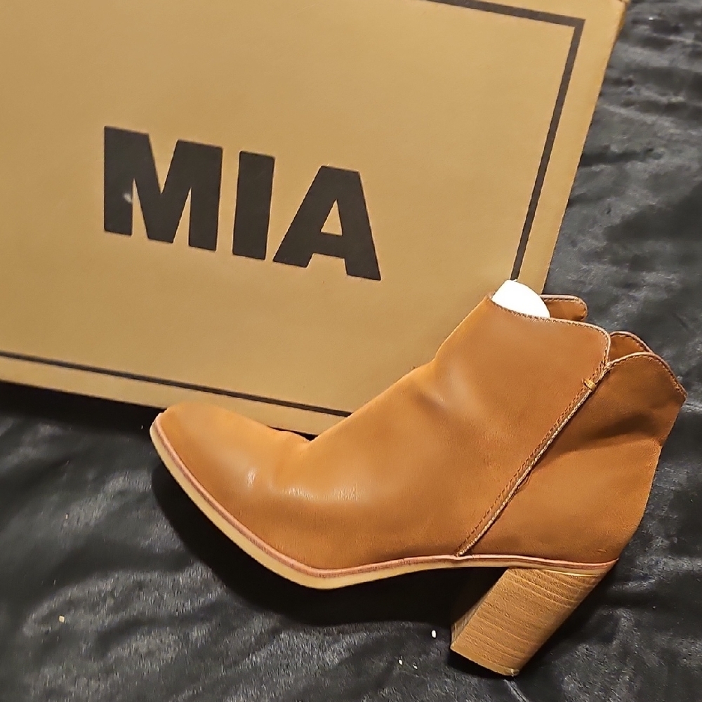MIA Women's Brown Ankle Booties